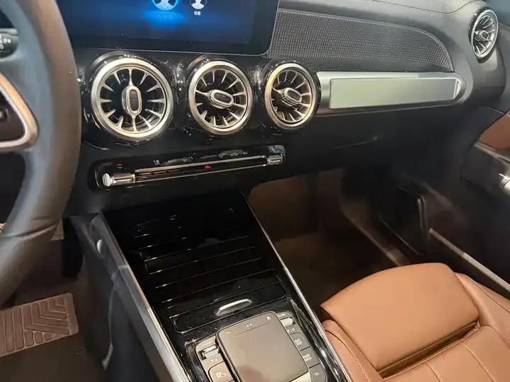 Mercedes Benz GLB 2020 model modified GLB 200 dynamic model 15