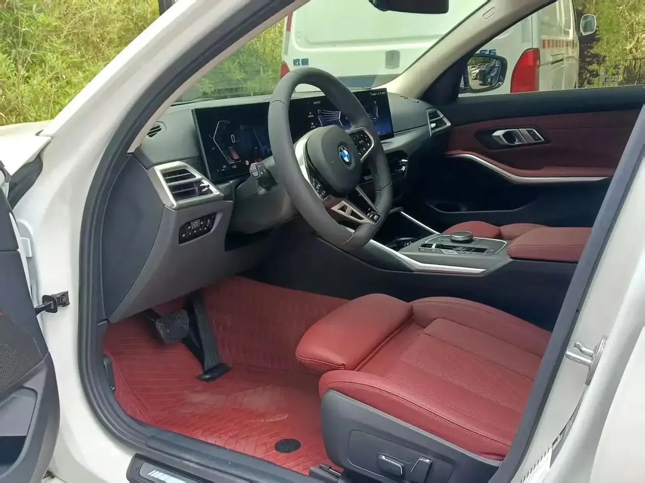 BMW 3 Series 2025 325i 2.0T M Sports Suit Automatic Gear 5