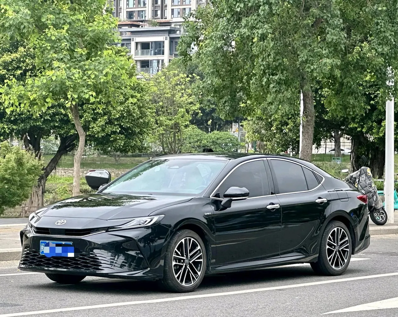Toyota 2024 Camry Dual Engine 2.0HG Stepless Premium Edition Automatic Gear - View 1