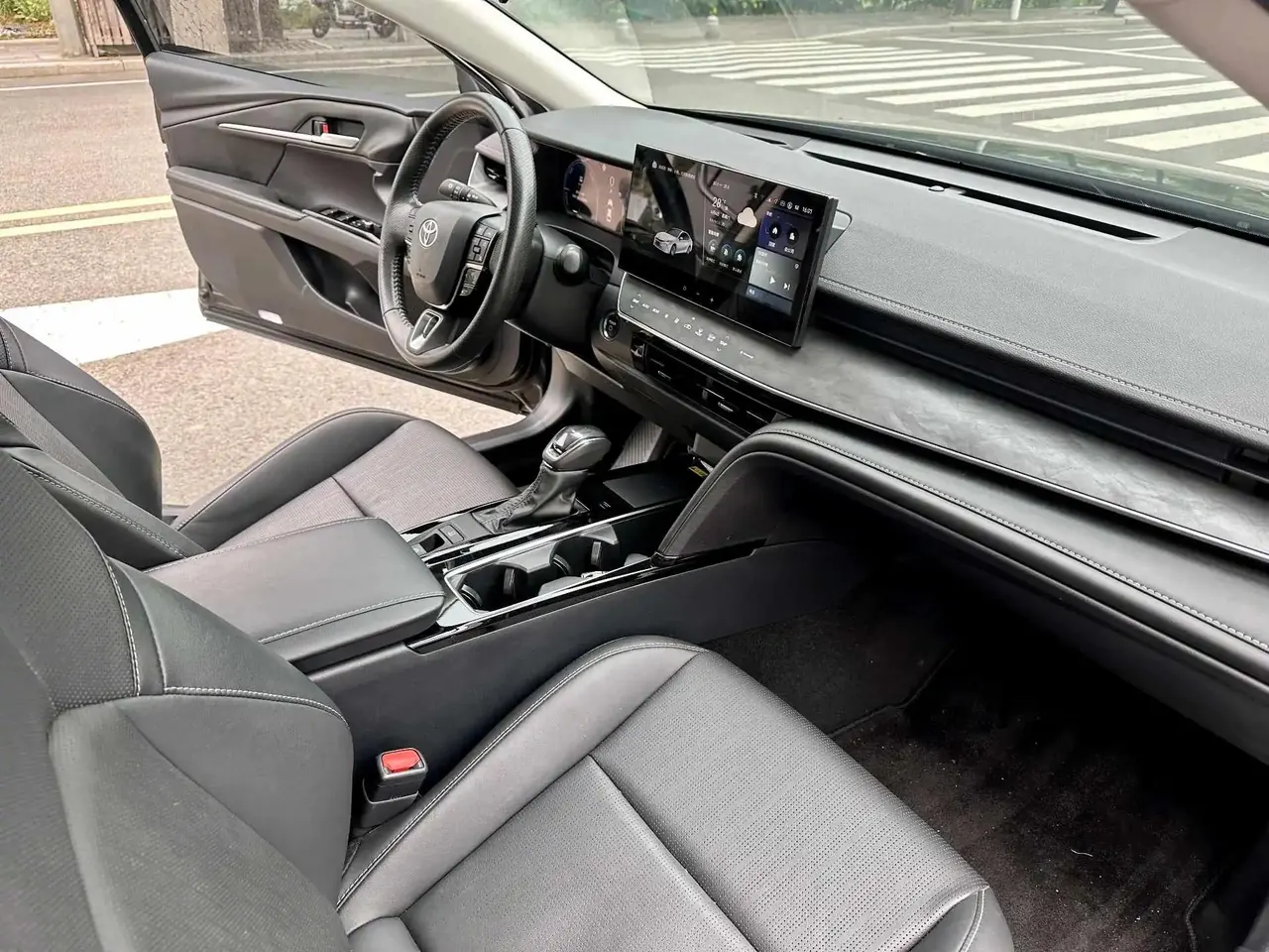 Toyota 2024 Camry Dual Engine 2.0HG Stepless Premium Edition Automatic Gear 9