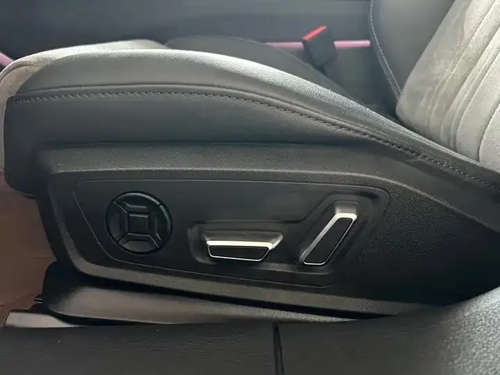 Audi A6L 2023 45 TFSI Selected Dynamic Type 9