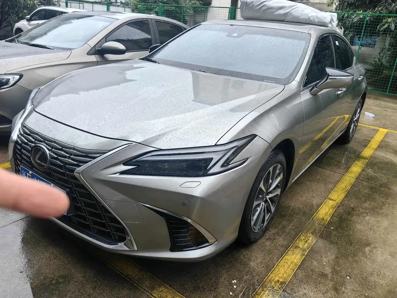 Lexus ES (Imported) 2025 ES200 2.0 CVT Prestige Edition Automatic - View 1