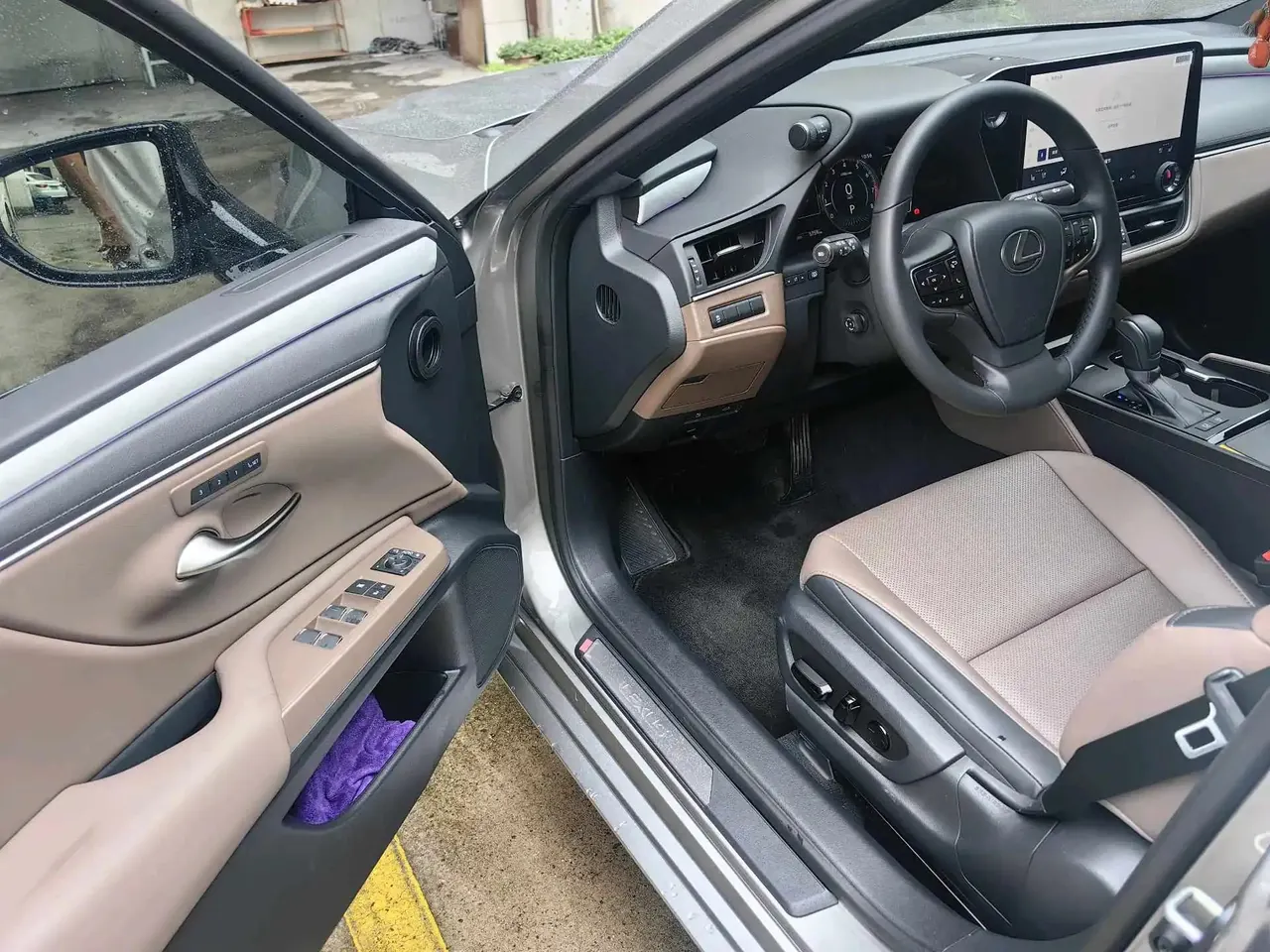 Lexus ES (Imported) 2025 ES200 2.0 CVT Prestige Edition Automatic 3