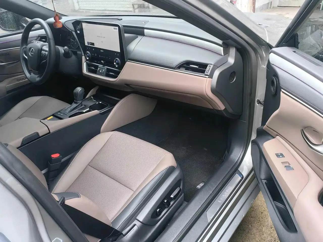 Lexus ES (Imported) 2025 ES200 2.0 CVT Prestige Edition Automatic 4