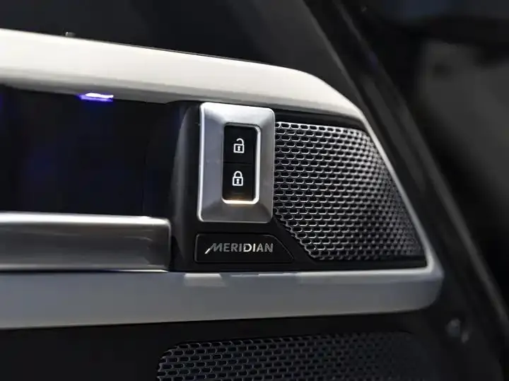 Land Rover Guard 2024 110 3.0T P400 X-DYNAMIC HSE 21