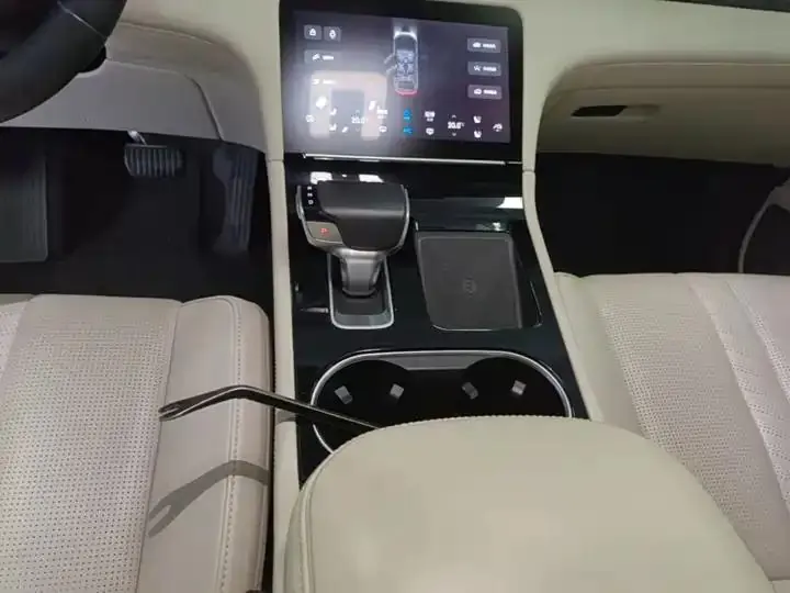 Li ONE 2020 extended 6-seat version 14