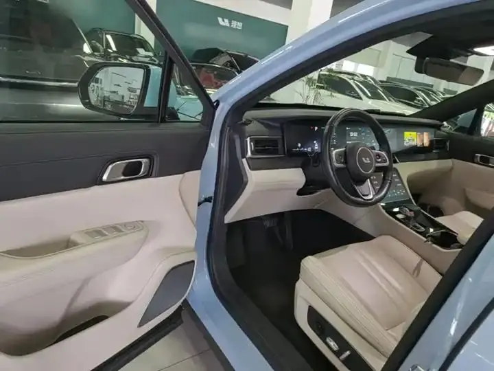 Li ONE 2020 extended 6-seat version 16