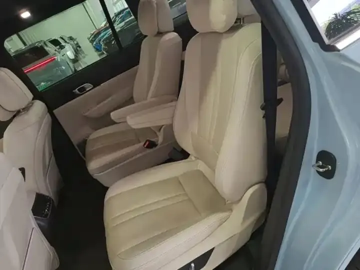 Li ONE 2020 extended 6-seat version 17