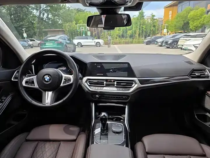 BMW 3 Series 2022 325Li M Sports Suit 14