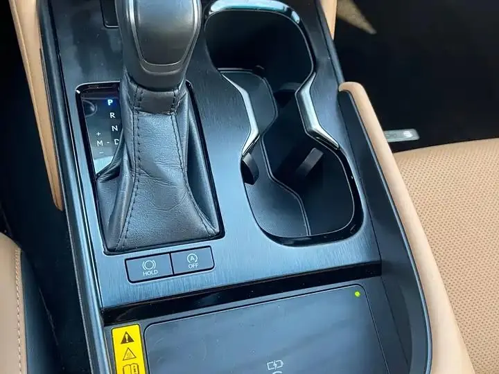 Lexus ES 2025 200 Premium Edition 13