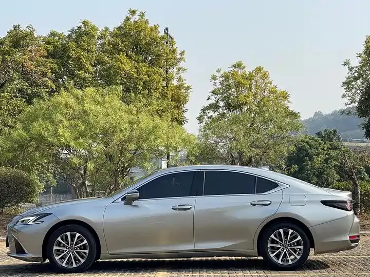 Lexus ES 2025 200 Premium Edition 19