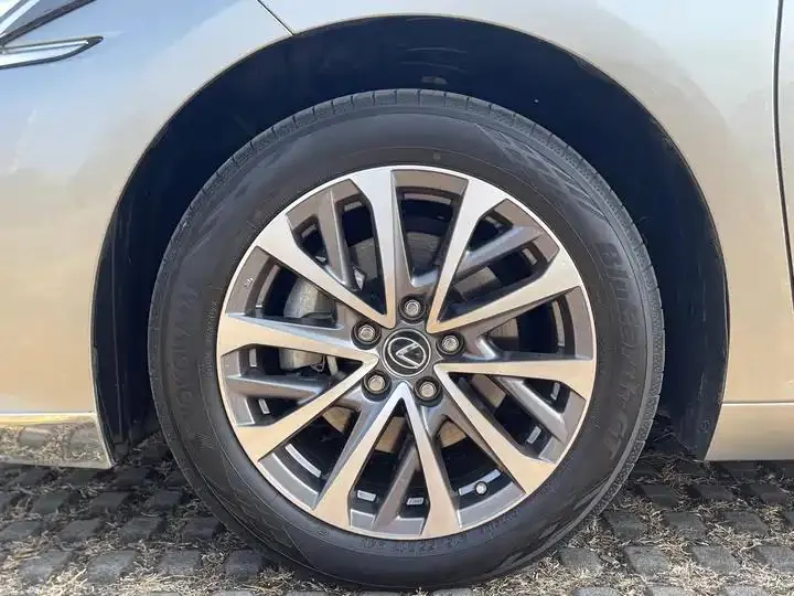 Lexus ES 2025 200 Premium Edition 22