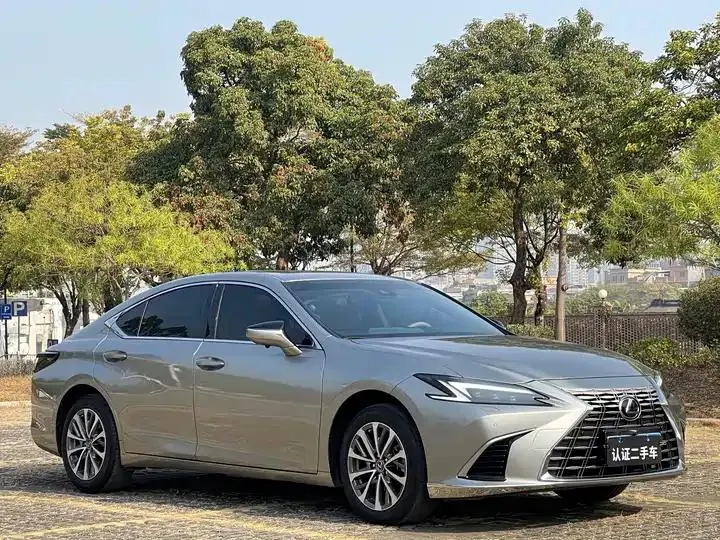 Lexus ES 2025 200 Premium Edition 3