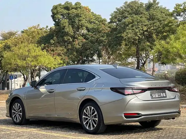 Lexus ES 2025 200 Premium Edition 4