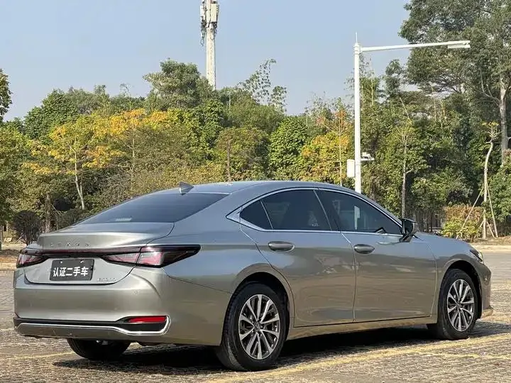 Lexus ES 2025 200 Premium Edition 6