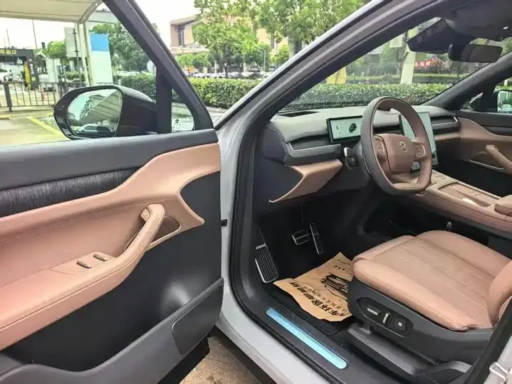 NIO ES8 2023 100kWh Signature Edition 4