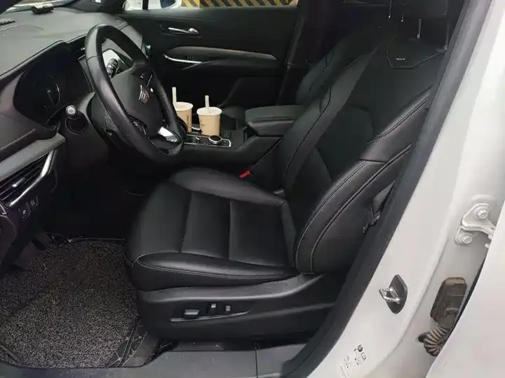 Cadillac XT4 2022 28T Two-Drive Luxury Model 16