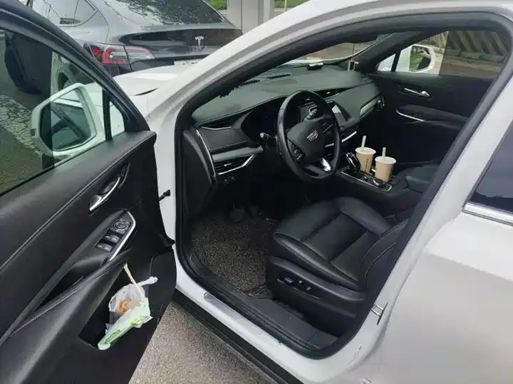 Cadillac XT4 2022 28T Two-Drive Luxury Model 17