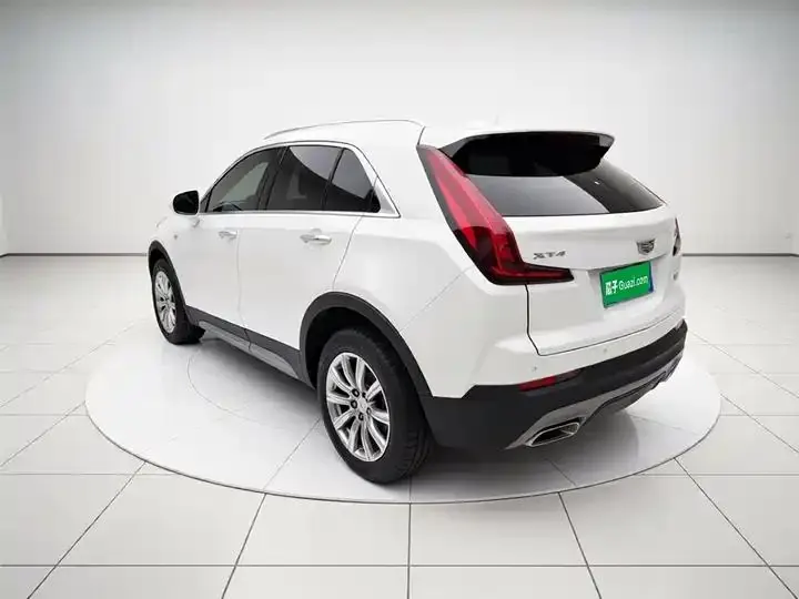 Cadillac XT4 2022 28T Two-Drive Luxury Model 4