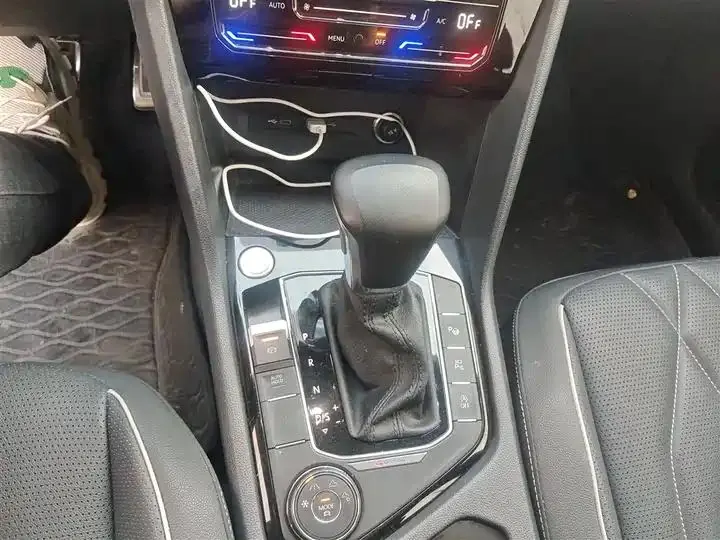 Tiguan L 2022 380TSI automatic four-wheel drive R-Line Yuexiang Edition 7 seats 10