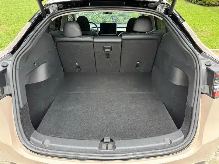 2022 Model Y Refreshed Rear-Wheel-Drive Version 12