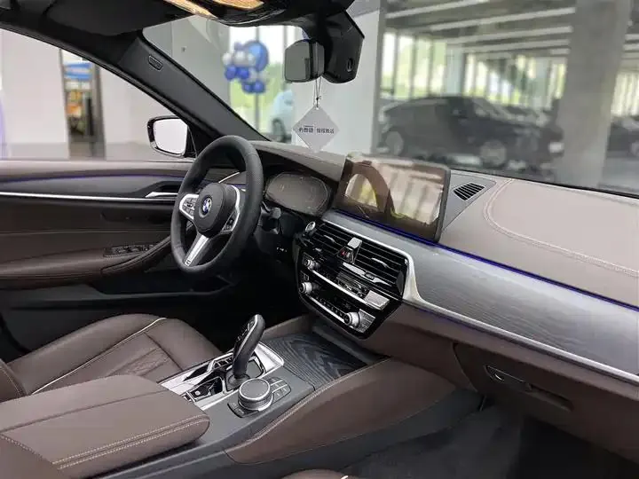 BMW 5 Series 2022 model facelift 530Li Leading Edition M Sport Package 10