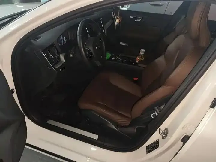 Volvo S60 2022 B4 Zhiyi Deluxe Edition 16