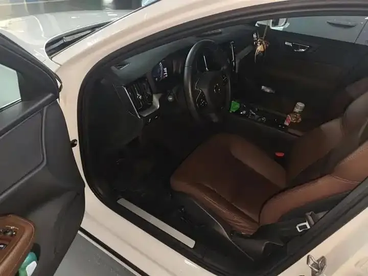 Volvo S60 2022 B4 Zhiyi Deluxe Edition 17