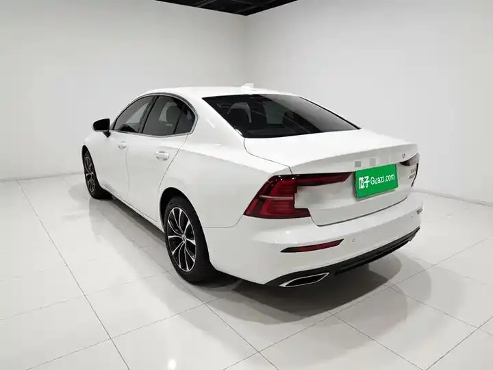 Volvo S60 2022 B4 Zhiyi Deluxe Edition 4