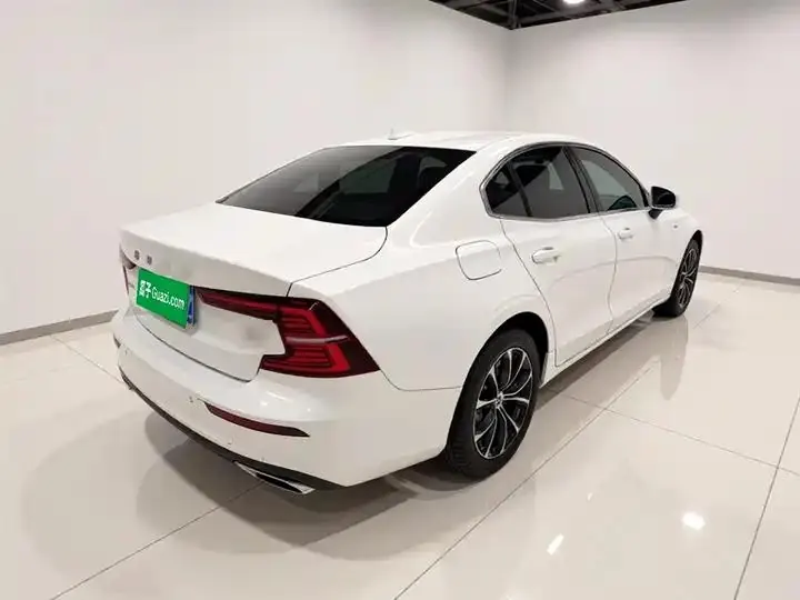 Volvo S60 2022 B4 Zhiyi Deluxe Edition 6