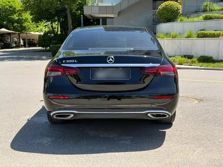 Mercedes Benz E-Class 2023 E 300 L Fashion 13