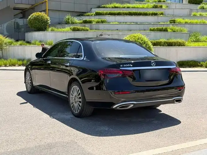 Mercedes Benz E-Class 2023 E 300 L Fashion 14