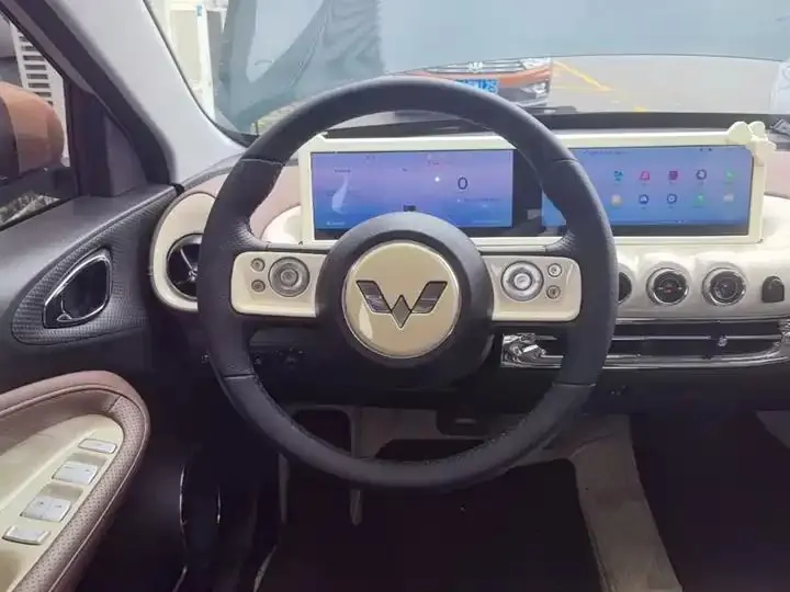 WuLing Plantronics 2023 333km LingBox Connected 11