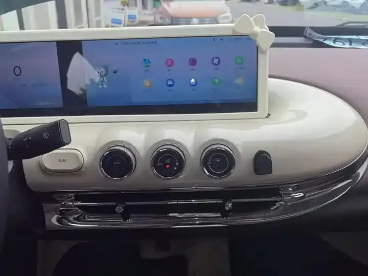 WuLing Plantronics 2023 333km LingBox Connected 13