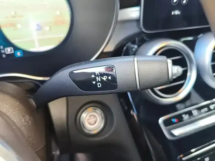 Mercedes Benz GLC 2022 changed to three GLC 260 L 4MATIC dynamic 10
