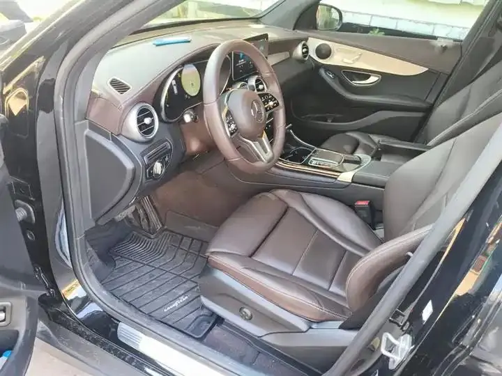 Mercedes Benz GLC 2022 changed to three GLC 260 L 4MATIC dynamic 11