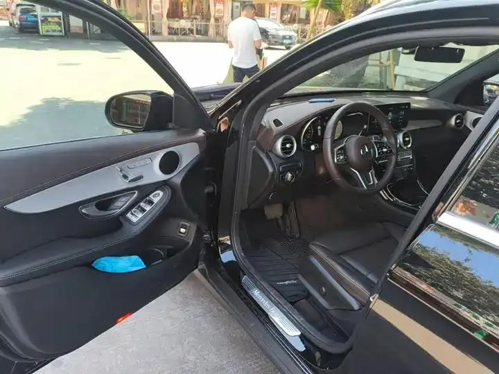 Mercedes Benz GLC 2022 changed to three GLC 260 L 4MATIC dynamic 12