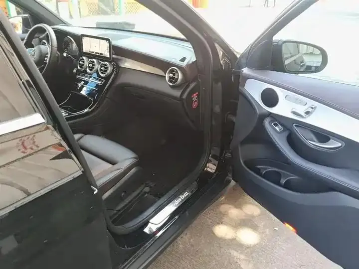 Mercedes Benz GLC 2022 changed to three GLC 260 L 4MATIC dynamic 21