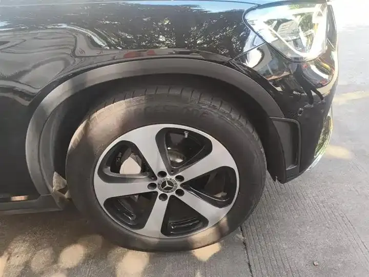 Mercedes Benz GLC 2022 changed to three GLC 260 L 4MATIC dynamic 26