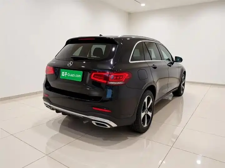 Mercedes Benz GLC 2022 changed to three GLC 260 L 4MATIC dynamic 4