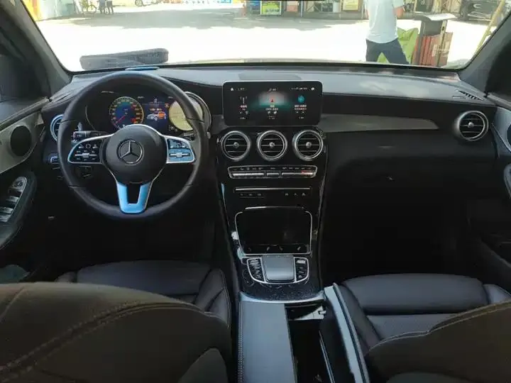 Mercedes Benz GLC 2022 changed to three GLC 260 L 4MATIC dynamic 5