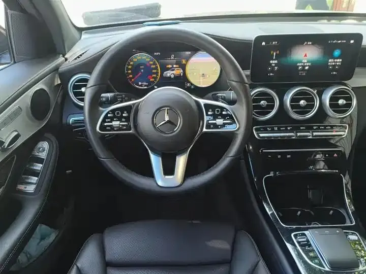 Mercedes Benz GLC 2022 changed to three GLC 260 L 4MATIC dynamic 6
