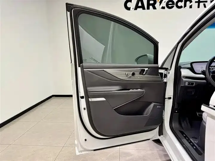 Buick GL8 2025 Lu Zun Exclusive Edition 16