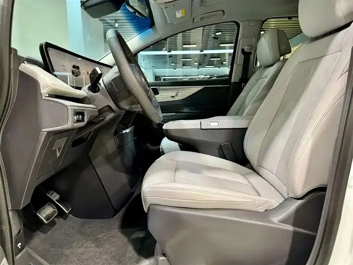 Buick GL8 2025 Lu Zun Exclusive Edition 17