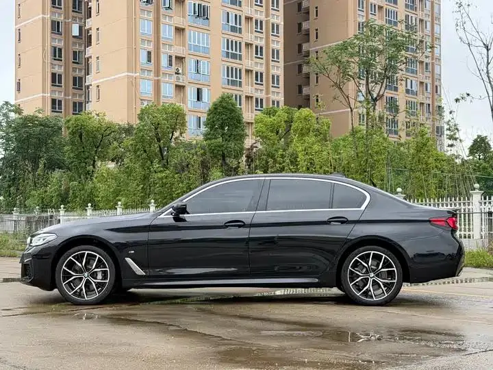 BMW 5 Series 2023 530Li Exclusive M Sports Suit 3