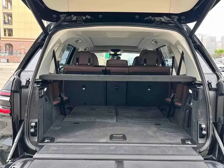 BMW X7 2023 xDrive40i Leading Luxury Suit 14