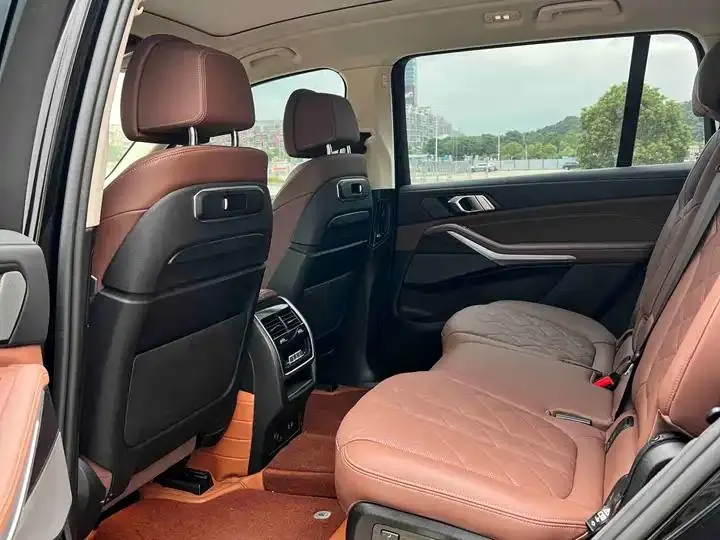 BMW X7 2023 xDrive40i Leading Luxury Suit 15