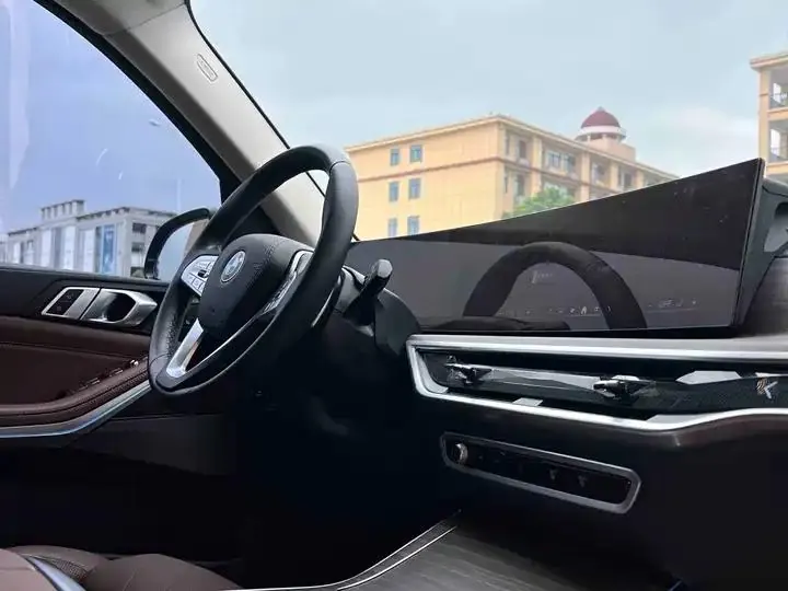 BMW X7 2023 xDrive40i Leading Luxury Suit 17
