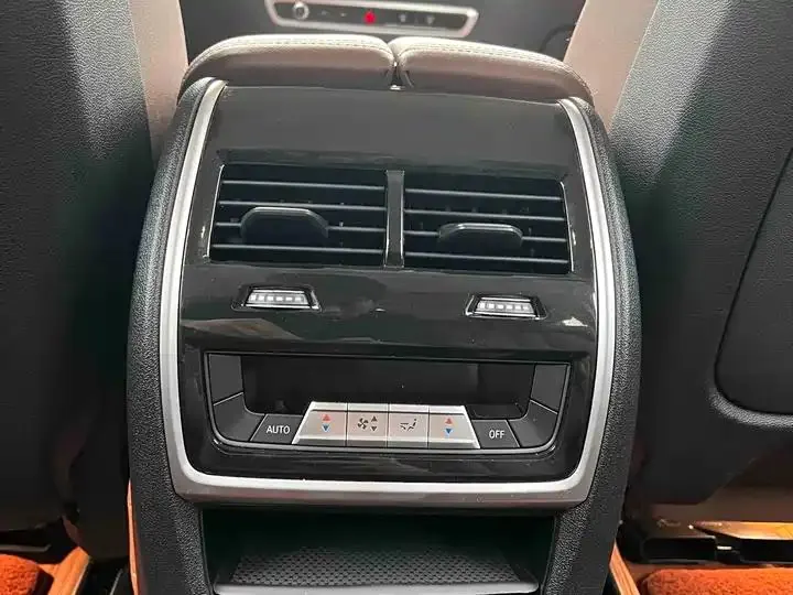 BMW X7 2023 xDrive40i Leading Luxury Suit 19