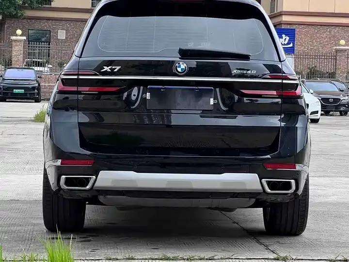 BMW X7 2023 xDrive40i Leading Luxury Suit 4